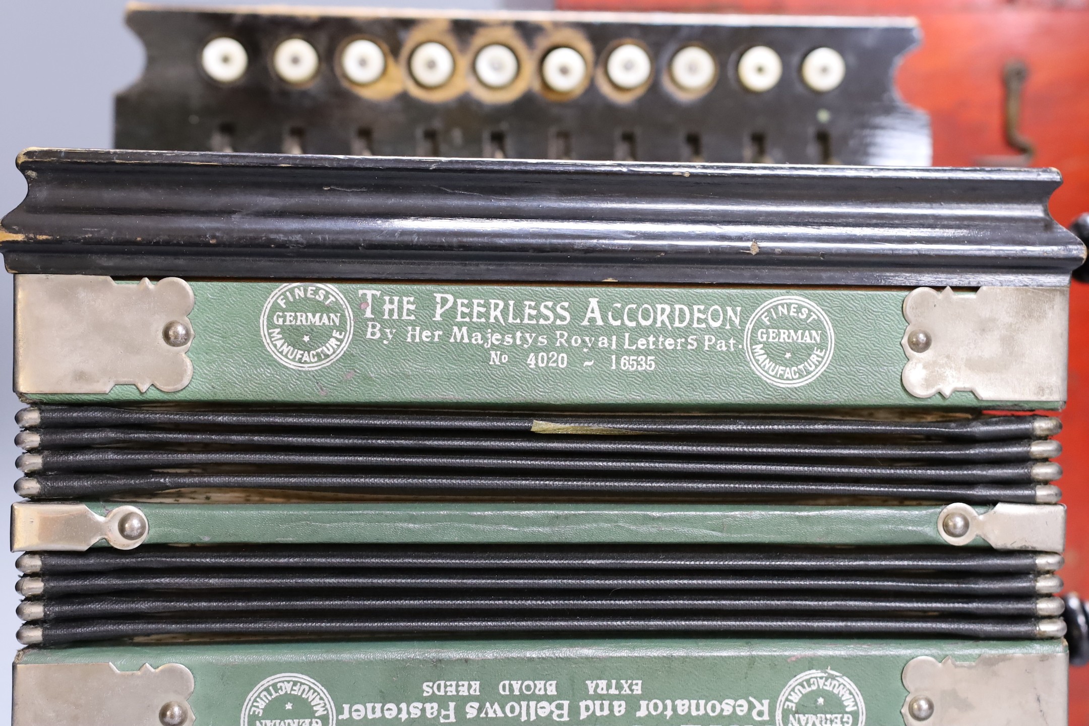 ‘The Peerless Accordeon’, boxed German accordion